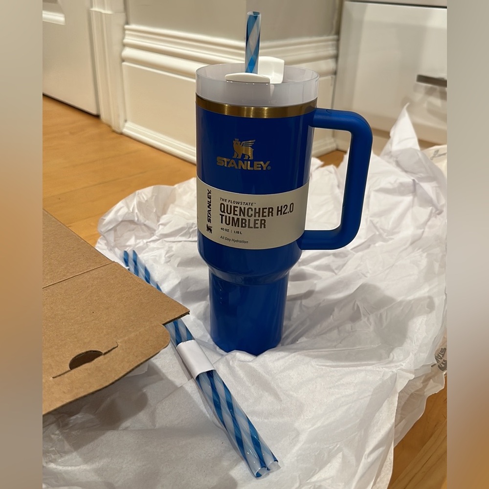 Stanley cup - Picture 2 of 5